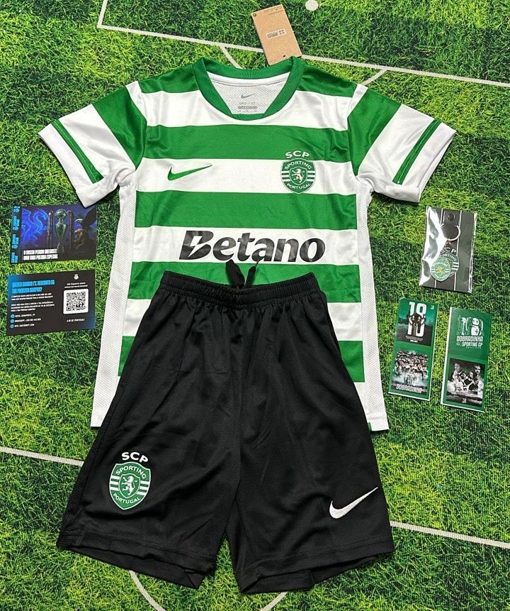 Conjunto infantil COM MEIAS principal 2025/26